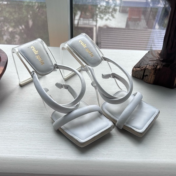 Cult Gaia Letta Strappy Sandals Sz 37.5 Clear PVC Pumps
Acrylic Stiletto Heels - Picture 2 of 7